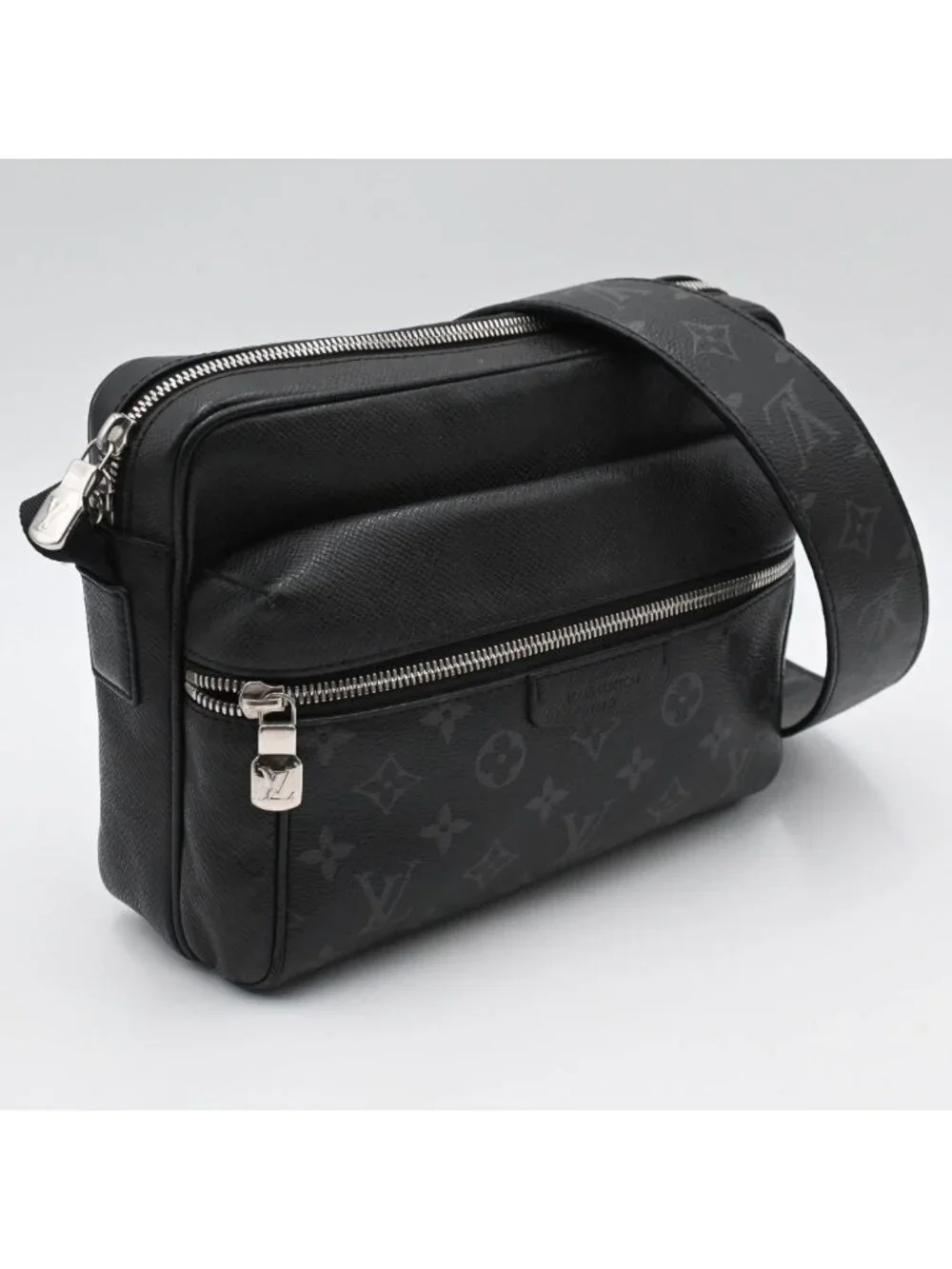 Louis Vuitton Taigarama Outdoor Messenger Shoulder Bag Blue